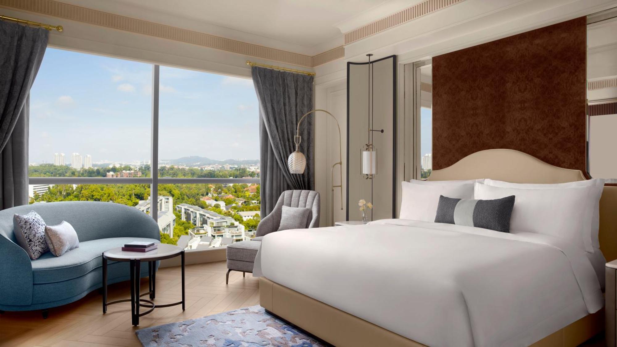 Astor Grand Deluxe Guest Room 1 King Bed Botanical Garden View